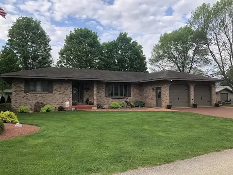 704 Park St, Blue River, WI 53518