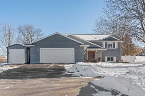 531 Midway Dr, Reedsburg, WI 53959