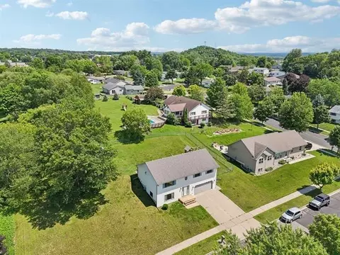1922 Amanda Dr, Reedsburg, WI 53959