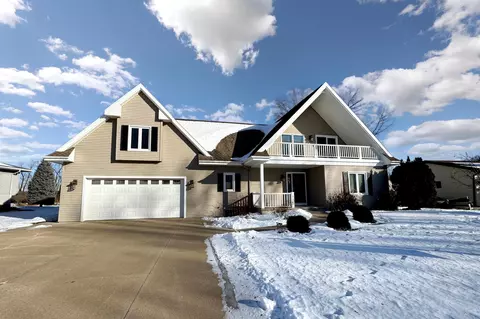 135 Twin Harbor Dr, Winneconne, WI 54986