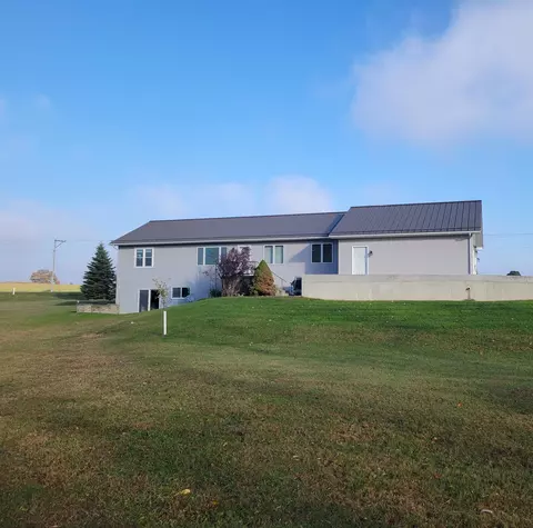 w5705 Hall Road, Poynette, WI 53955