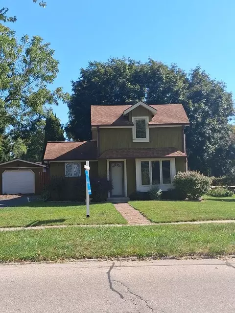 306 N Main St, Walworth, WI 53184