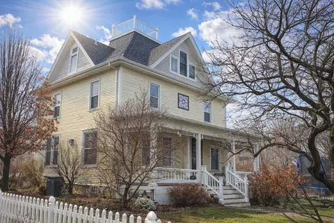 214 S 8th St, Mount Horeb, WI 53572