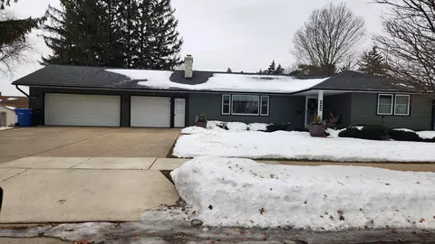 2438 5th St, Monroe, WI 53566