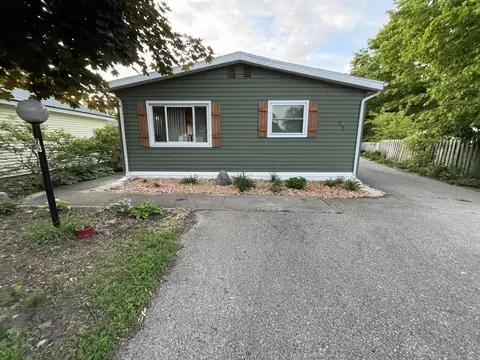 75 Falling Creek Cir #75, Janesville, WI 53548
