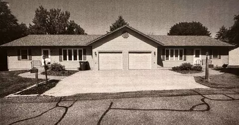 63705 Hunters Ridge Rd, Prairie Du Chien, WI 53821
