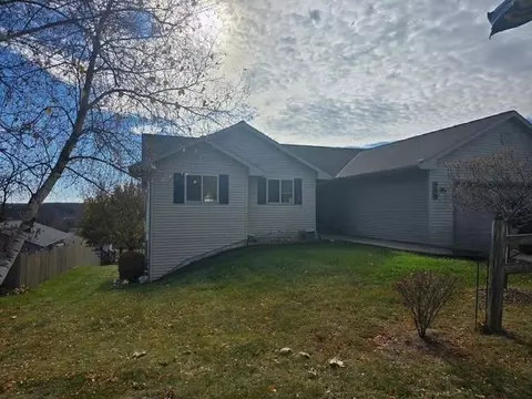 955 Shepherds Dr, West Bend, WI 53090