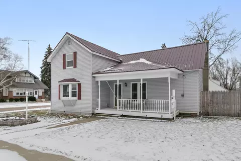 107 E Chestnut St, Pardeeville, WI 53954