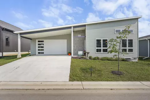 110 Boneset Ave, Poynette, WI 53955