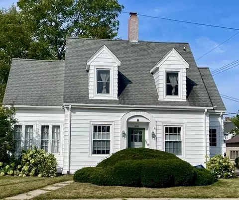 809 Oak St, Baraboo, WI 53913