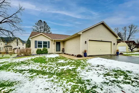 2914 Stumpf St, Cross Plains, WI 53528