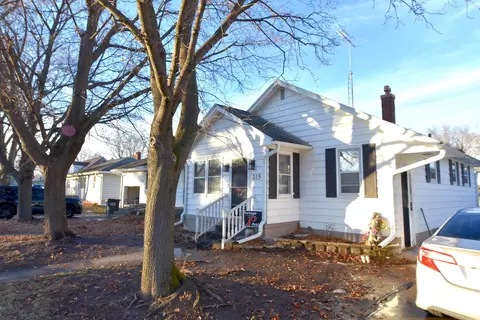 215-217 W Haertel St, Portage, WI 53901