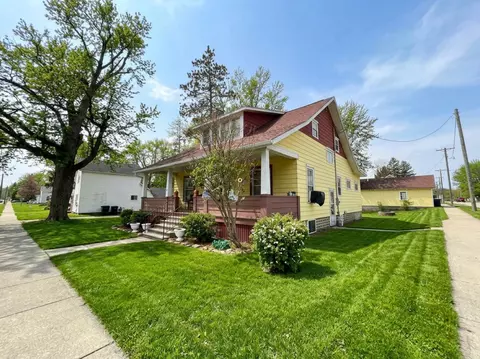1035 Academy St, Elroy, WI 53929