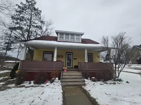 1035 Academy St, Elroy, WI 53929