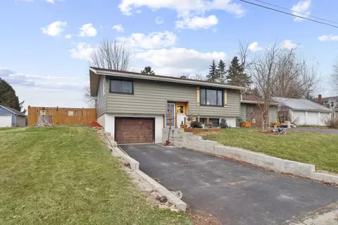 227 Parkview Ln, Marshall, WI 53559
