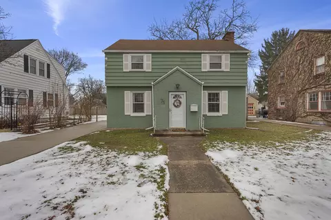 71 S Blackhawk St, Janesville, WI 53545