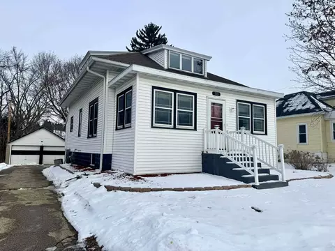 515 W Florence St, Cambria, WI 53923