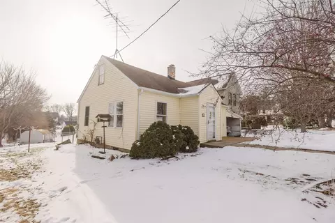 327 W Merrimac St, Dodgeville, WI 53533