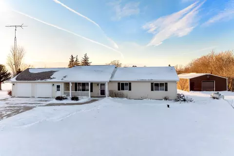 9268 Tri-county Rd, Ripon, WI 54971