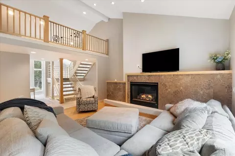 1484 Ravenoaks Trl, Oregon, WI 53575