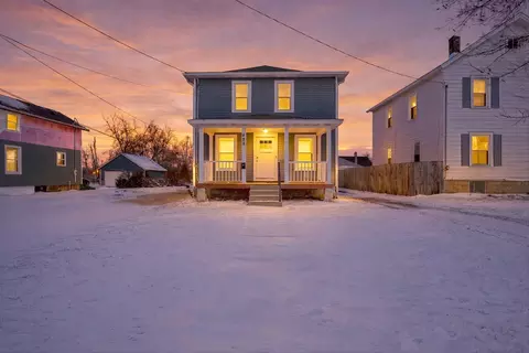428 W Delavan Dr, Janesville, WI 53546