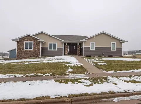 1560 Cornerstone Cir, Platteville, WI 53818