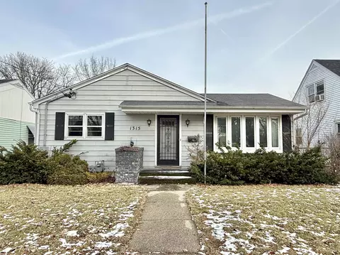 1315 Hackett St, Beloit, WI 53511