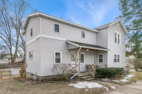 212 E Carroll St, Portage, WI 53901