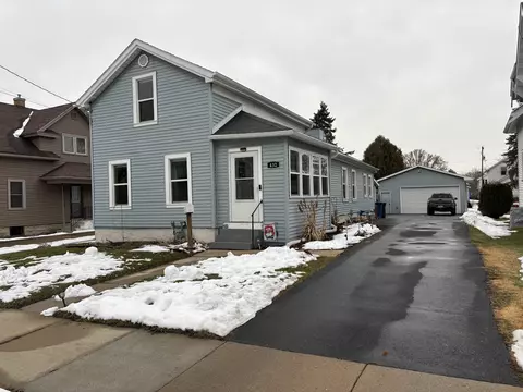 432 W 11th Ave, Oshkosh, WI 54902