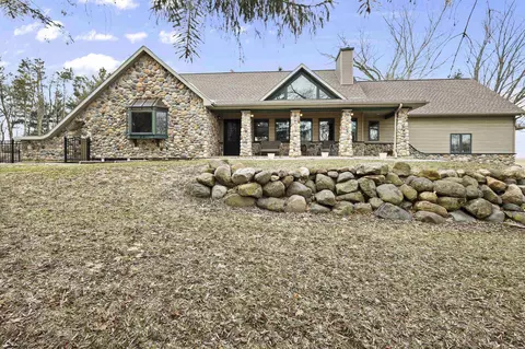 946 Canal Rd, Marshall, WI 53559