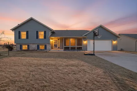 2603 Omaha Dr, Janesville, WI 53546