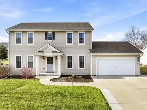 706 Bridlewood Ln, Watertown, WI 53094