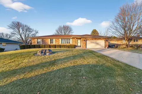 5758 Modernaire St, Fitchburg, WI 53711