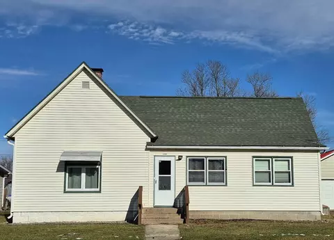 106 Main St, Gays Mills, WI 54631