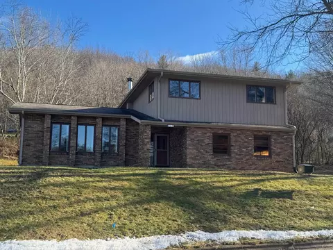 715 S Cairns Ave, Richland Center, WI 53581