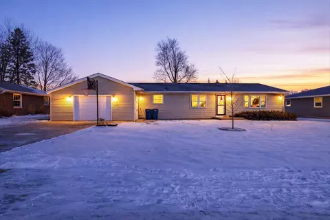 2000 Elizabeth St, Janesville, WI 53548