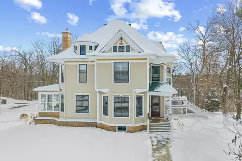 405 2nd Ave, Baraboo, WI 53913