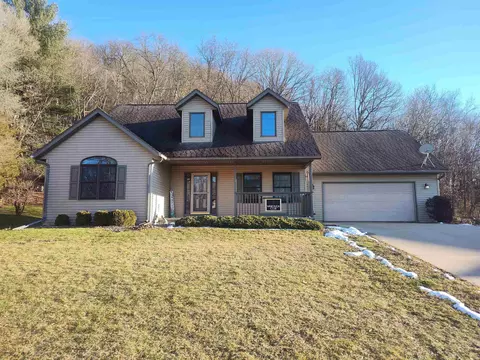 106 Doc Mac Dr, Boscobel, WI 53805