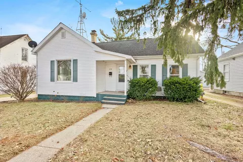 218 W Emmett St, Portage, WI 53901