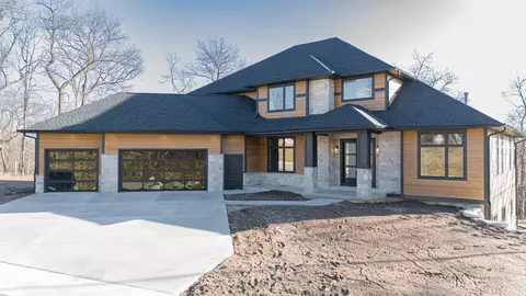 2741 Greenway Cir, Janesville, WI 53548