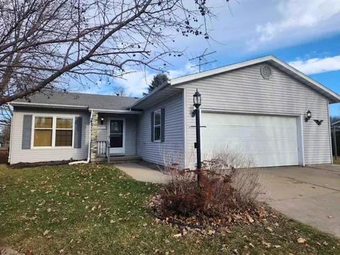 1208 Victoria Cir, Baraboo, WI 53913