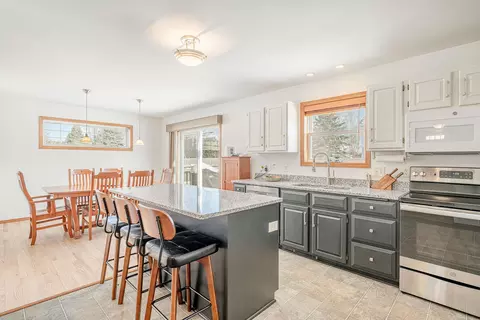 601 Aztalan Dr, Madison, WI 53718