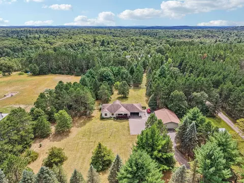 911 Gillette Ln, Wisconsin Dells, WI 53965