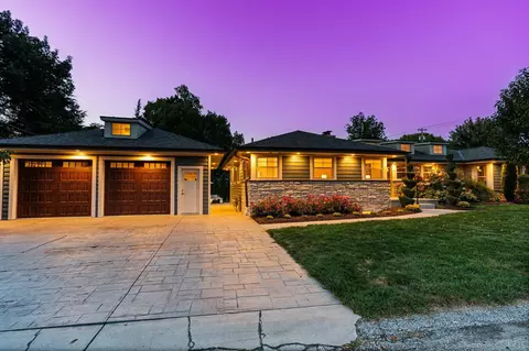 10 Roxbury Rd, Madison, WI 53704