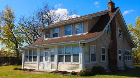 7518 N 2nd St, Machesney Park, IL 61115