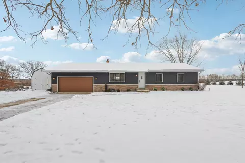 402 Schwantz Rd, Pardeeville, WI 53954
