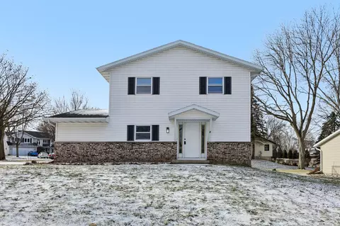 2 Hallows Cir, Madison, WI 53704