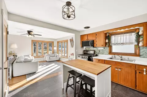 302 Buckingham Ln, Madison, WI 53714