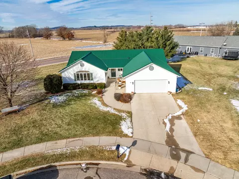 921 Stewart Ct, Mauston, WI 53948