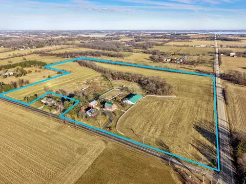4595 Mahoney Rd, Mcfarland, WI 53558